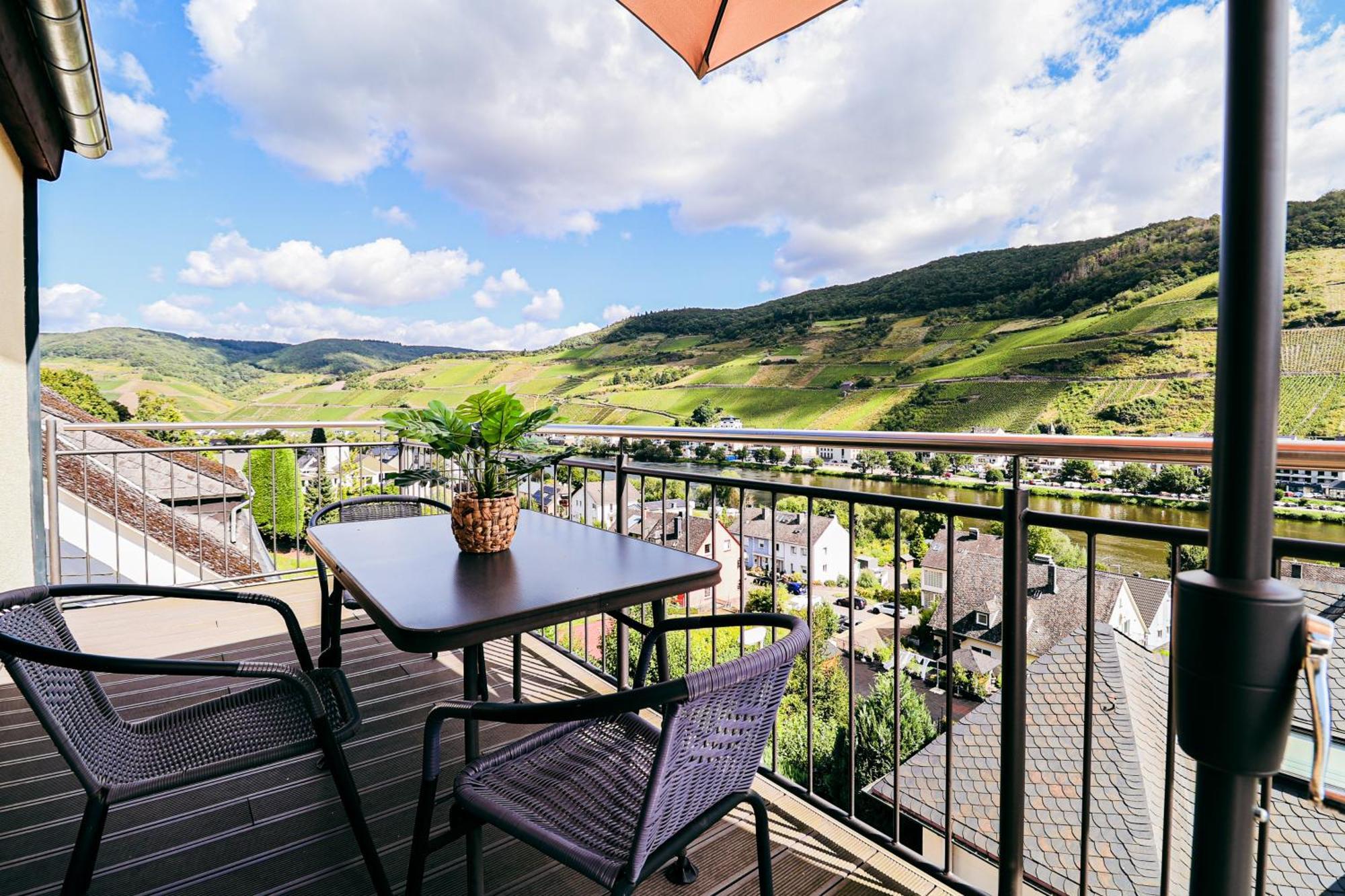 Sky Apartment, Blick Zur Mosel, Grosser Balkon, Kaffeemaschine, Smart Tv ツェル・アン・デル・モーゼル エクステリア 写真